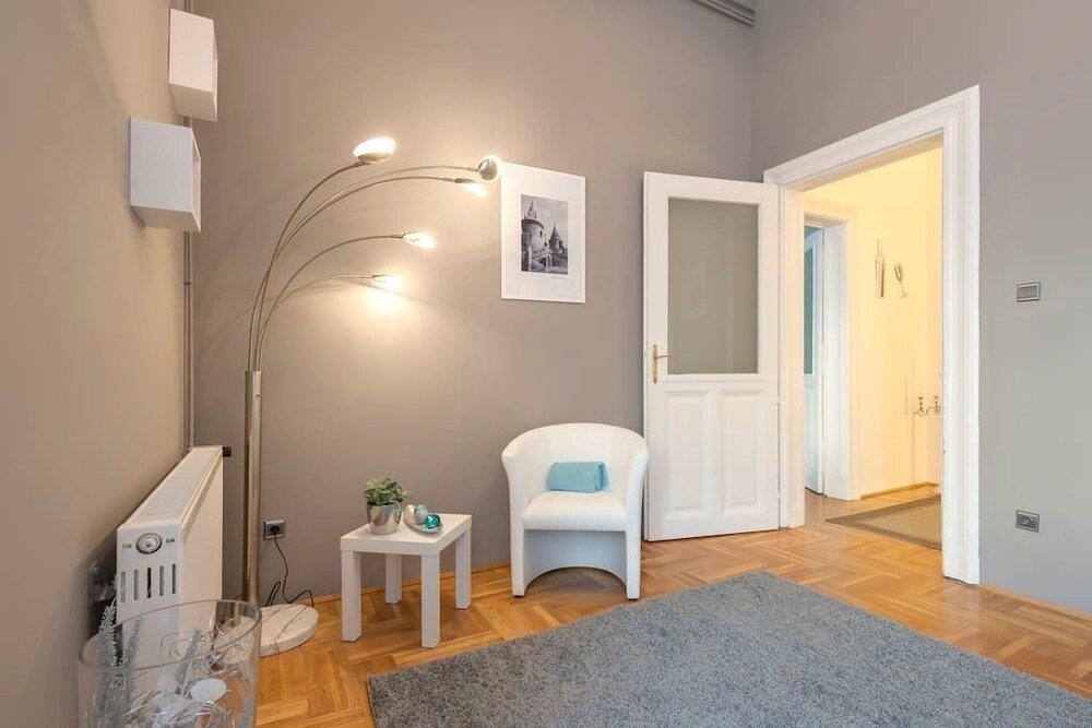 Wohnbereich (Design-Apartment, 1 Schlafzimmer (1066 Budapest, Teréz krt. 32.))