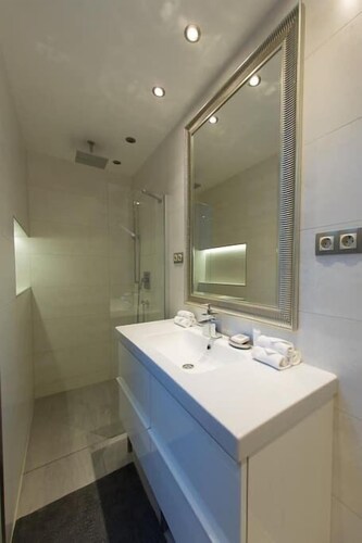 Badezimmer (Design-Apartment, 2 Schlafzimmer (1055 Budapest, Falk Miksa utca 13.))