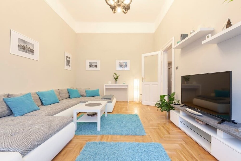 Wohnzimmer (Design-Apartment, 1 Schlafzimmer (1066 Budapest, Teréz krt. 32.))