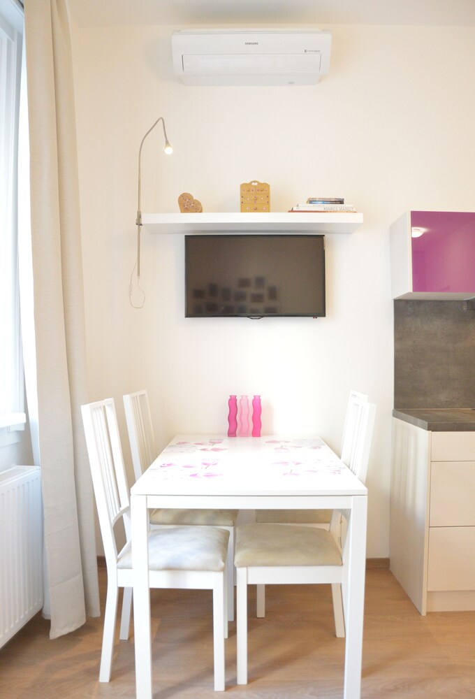 Essbereich im Zimmer (Design-Apartment, 2 Schlafzimmer (1065 Budapest,Bajcsy-Zsilinszky köz 2))
