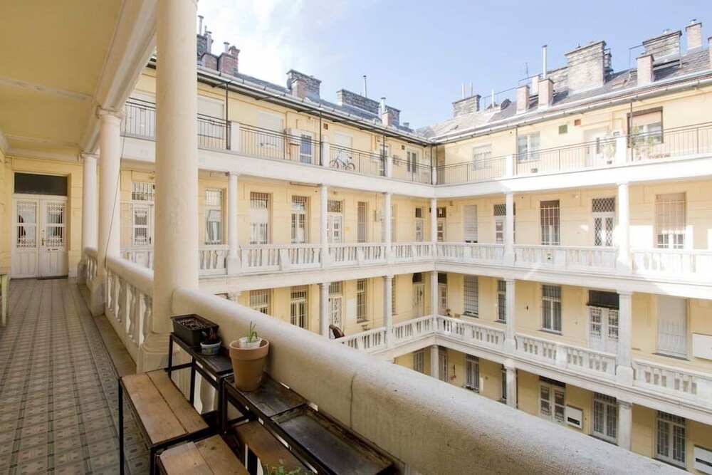Ausblick vom Zimmer (Design-Apartment, 2 Schlafzimmer (1055 Budapest, Falk Miksa utca 13.))
