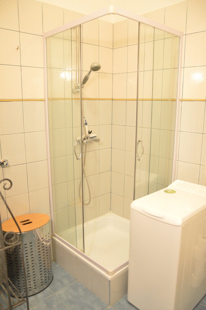 Badezimmer (Design-Apartment, 2 Schlafzimmer (1065 Budapest,Bajcsy-Zsilinszky köz 1))