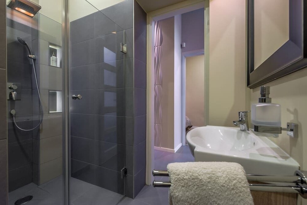 Badezimmer (Design-Apartment, 2 Schlafzimmer (1061 Budapest, Hegedű utca 9.))