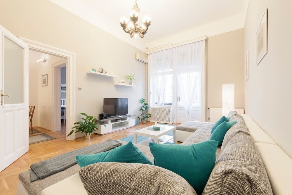 Wohnzimmer (Design-Apartment, 1 Schlafzimmer (1066 Budapest, Teréz krt. 32.))