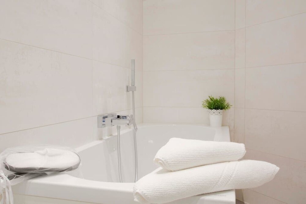 Badewanne (Design-Apartment, 2 Schlafzimmer (1055 Budapest, Falk Miksa utca 13.))