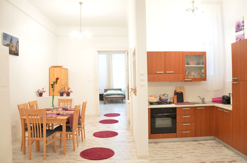 Wohnbereich (Design-Apartment, 2 Schlafzimmer (1066 Budapest, Dessewffy utca 5.))