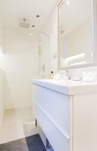 Badezimmer (Design-Apartment, 2 Schlafzimmer (1055 Budapest, Falk Miksa utca 13.))