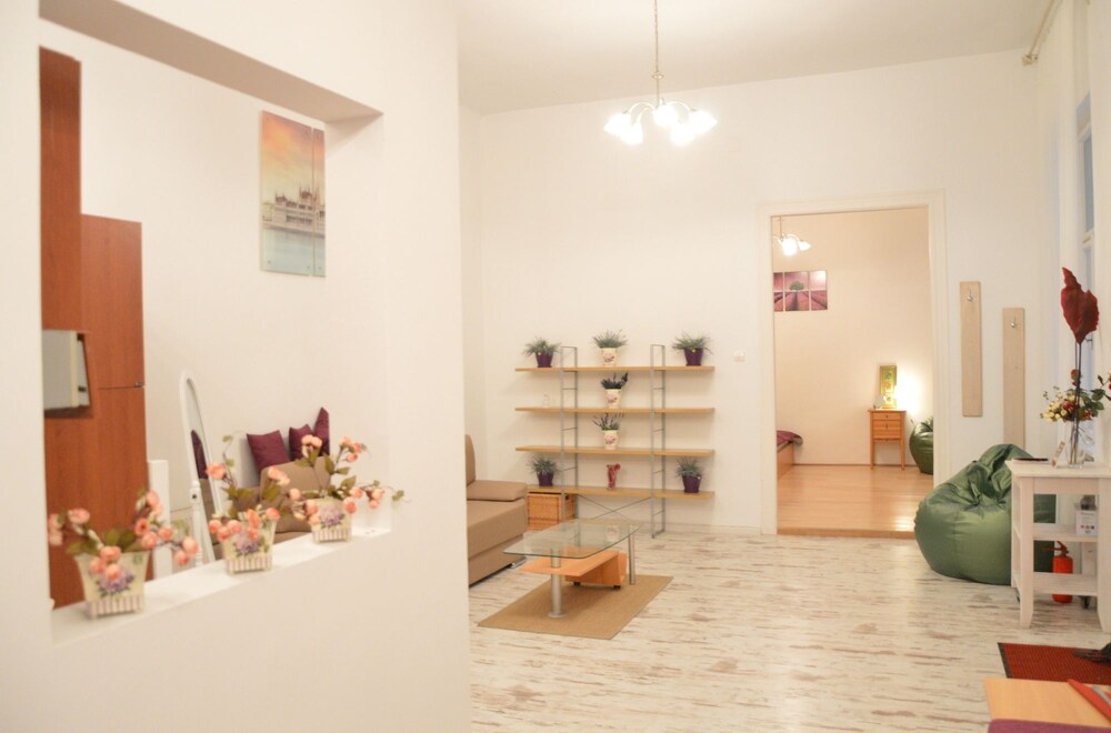 Wohnbereich (Design-Apartment, 2 Schlafzimmer (1066 Budapest, Dessewffy utca 5.))