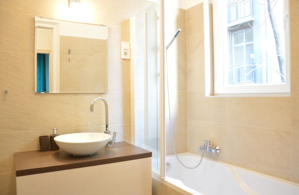 Badezimmer (Design-Apartment, 2 Schlafzimmer (1065 Budapest,Bajcsy-Zsilinszky köz 2))