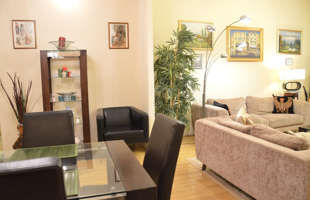 Wohnbereich (Design-Apartment, 2 Schlafzimmer (1065 Budapest,Bajcsy-Zsilinszky köz 1))