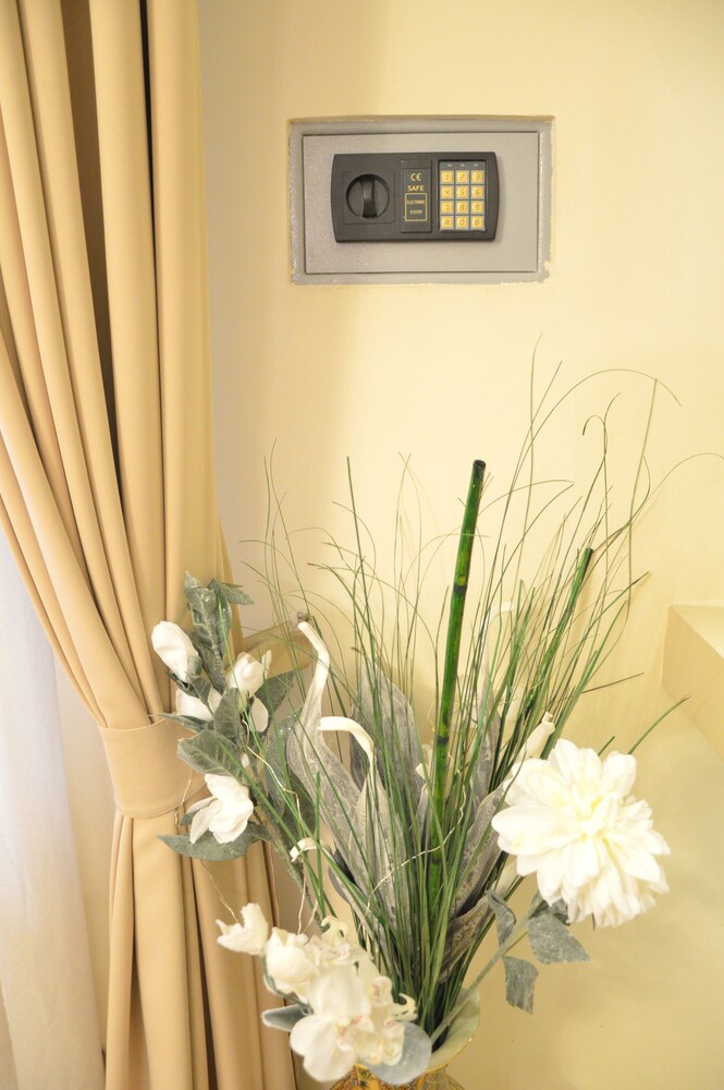 Zimmersafe (Design-Apartment, 2 Schlafzimmer (1065 Budapest,Bajcsy-Zsilinszky köz 1))