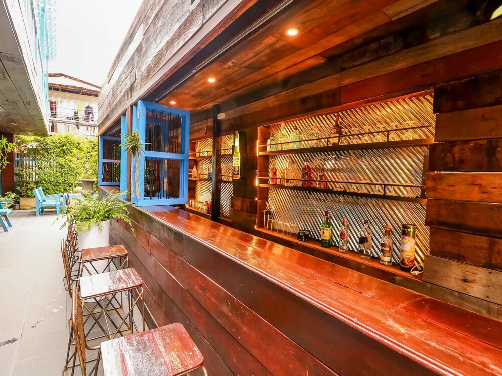 Hotel Bar