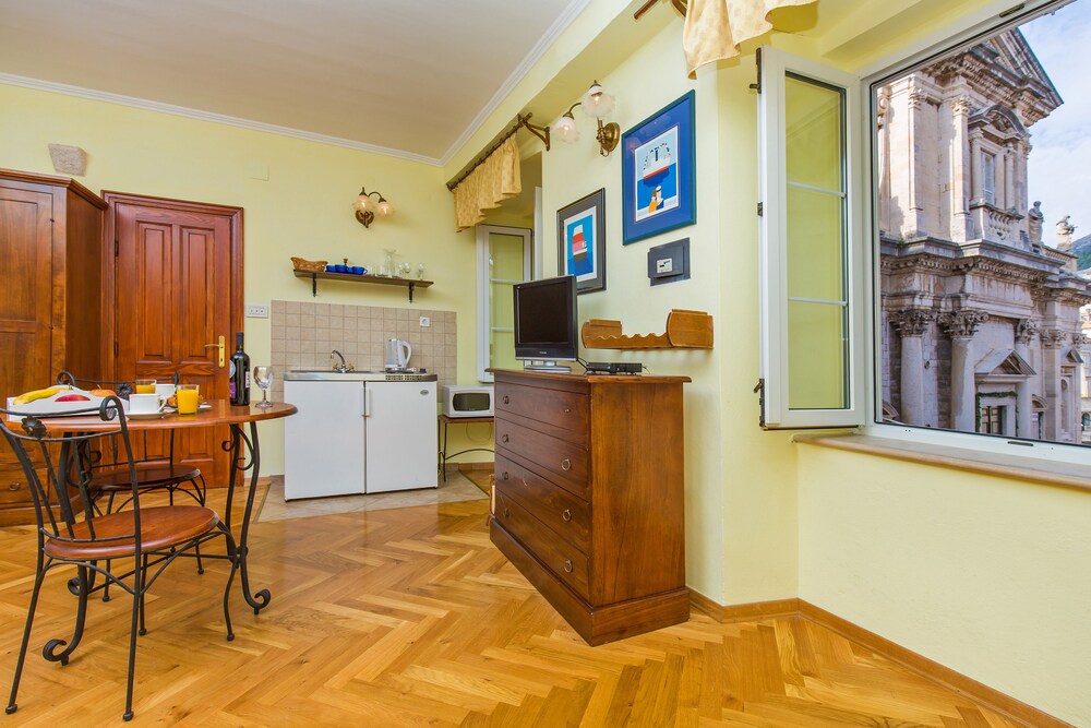 In-Room Kitchen
