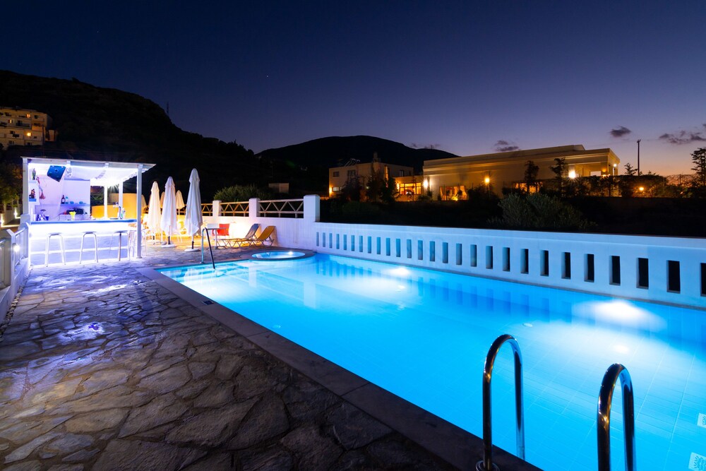 Bar en bord de piscine