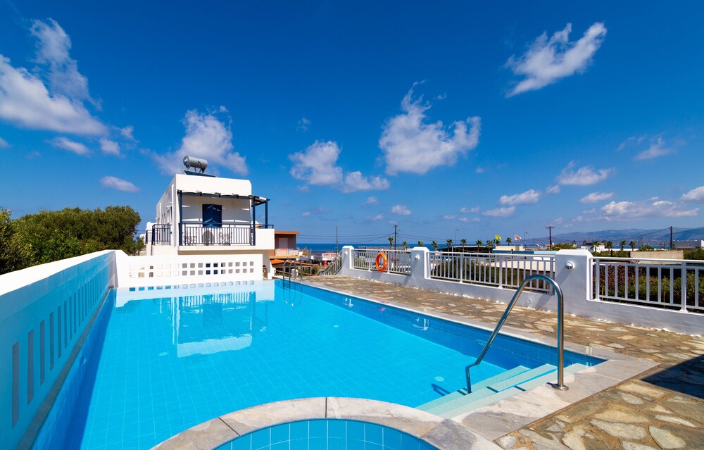 Piscine à débordement