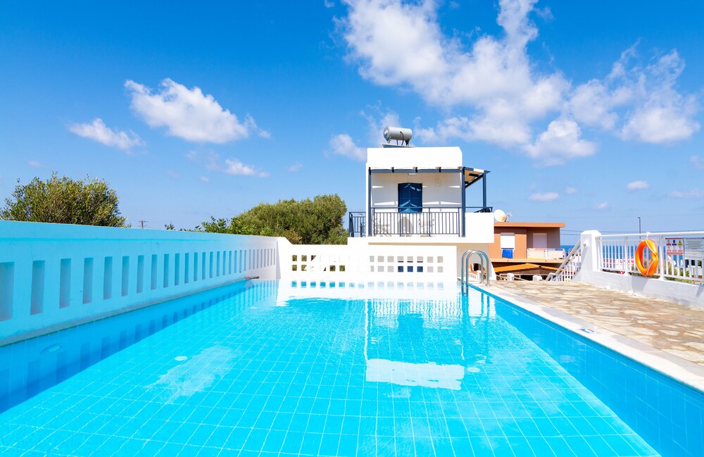 Piscine à débordement