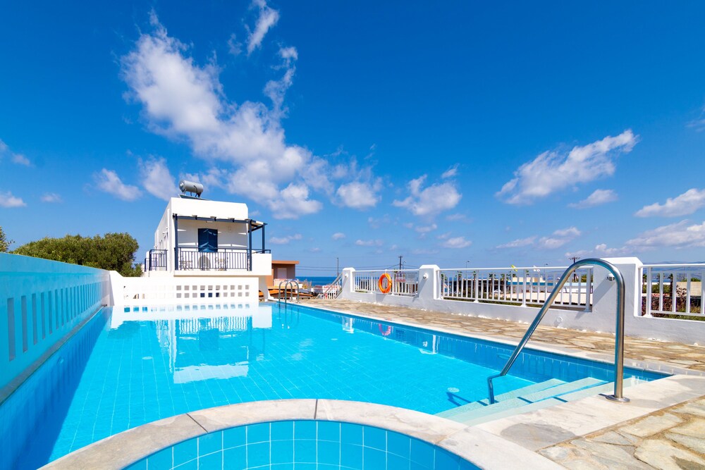 Piscine à débordement
