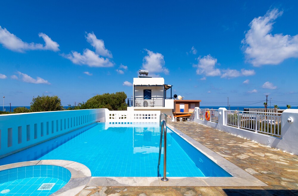 Piscine à débordement