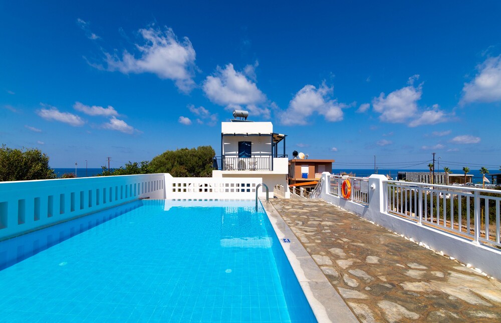 Piscine à débordement