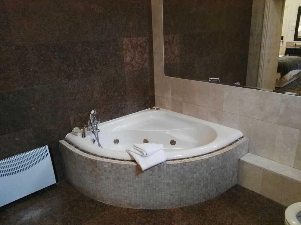 Jetted Tub