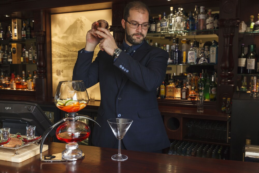 Hotel Bar