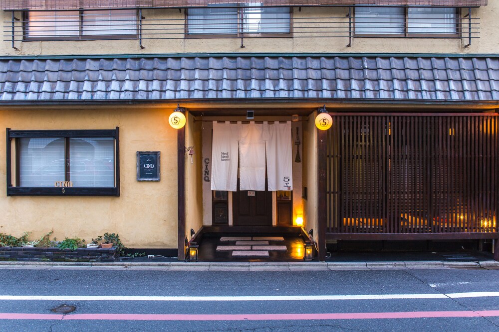 ホテルの外観 (正面)