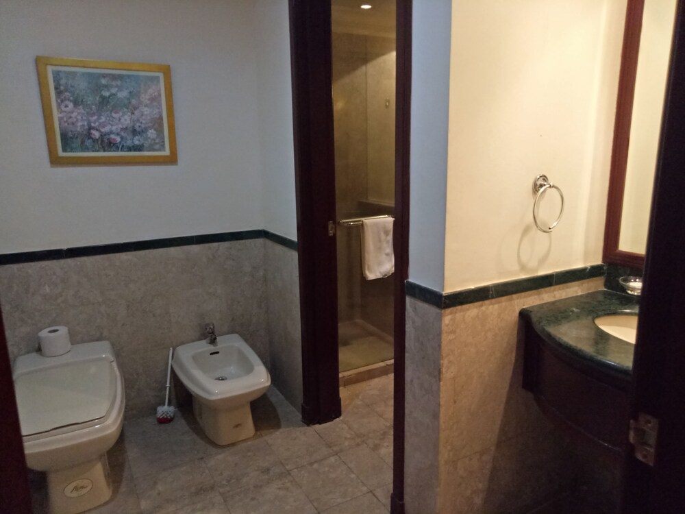 Premier Deluxe Suite - Bathroom