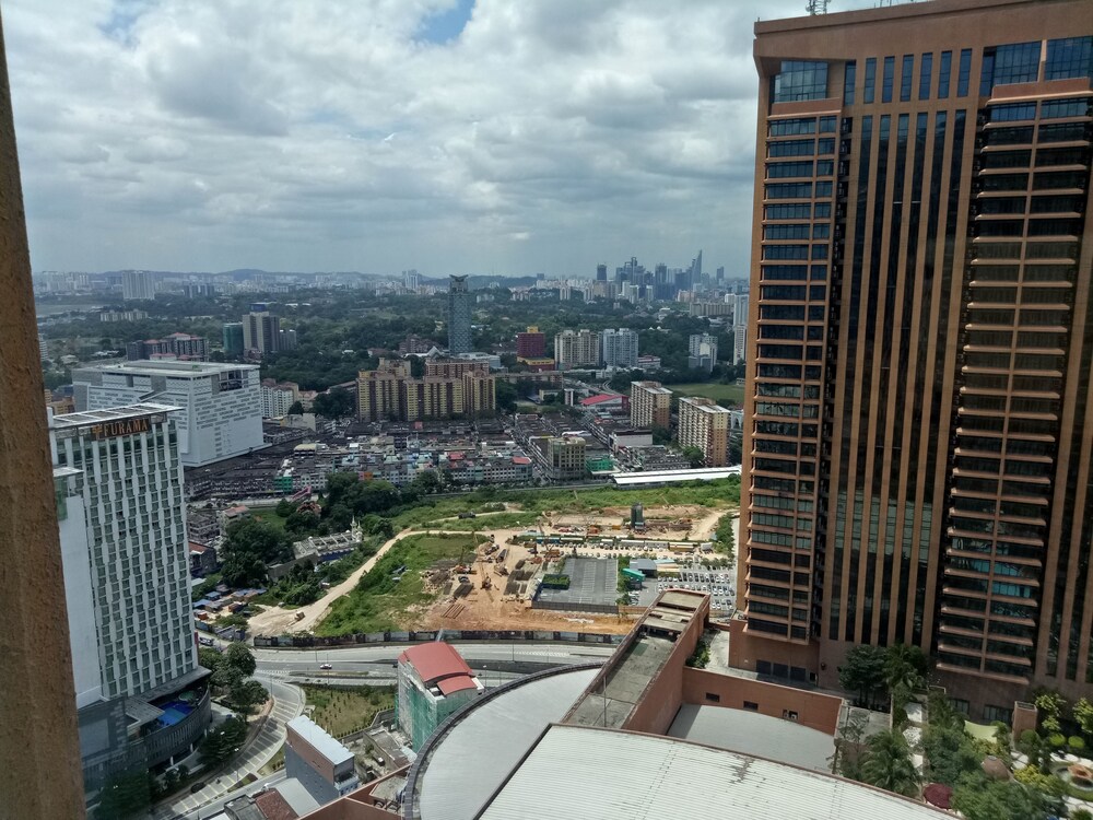 Premier Deluxe Suite - City View