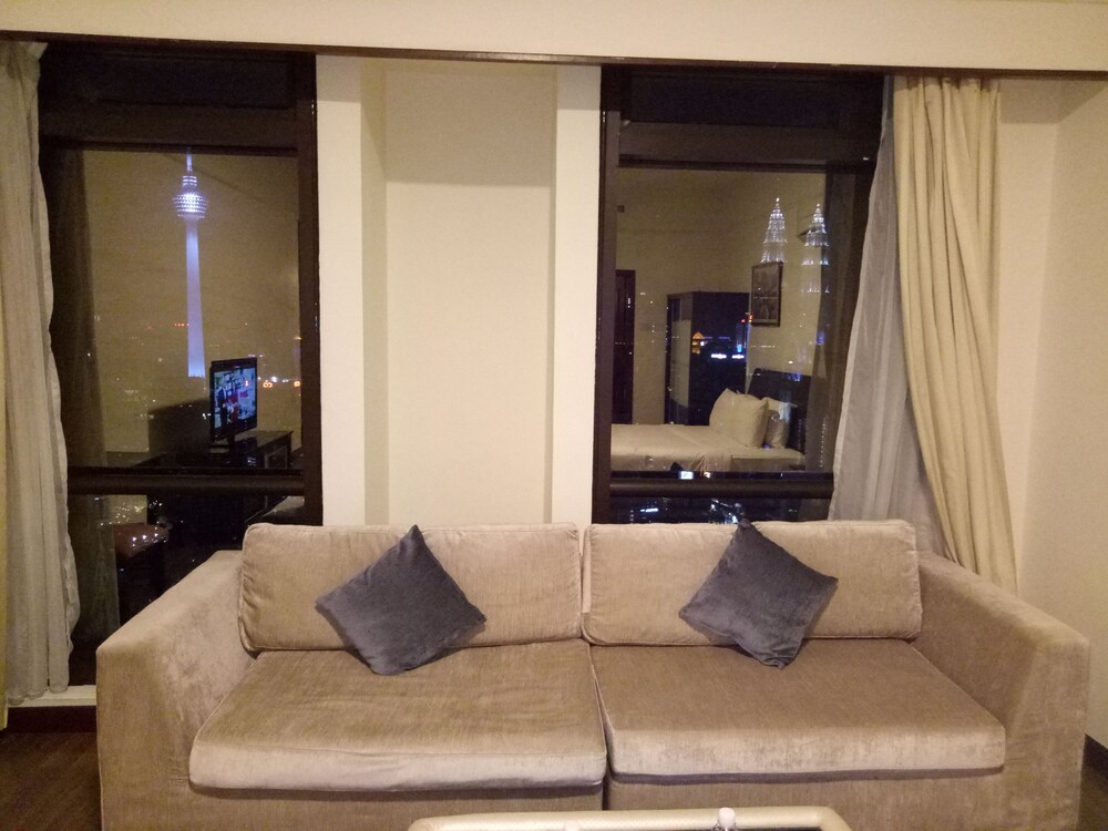 Honeymoon Studio Suite, 1 King Bed, City View - Guestroom View