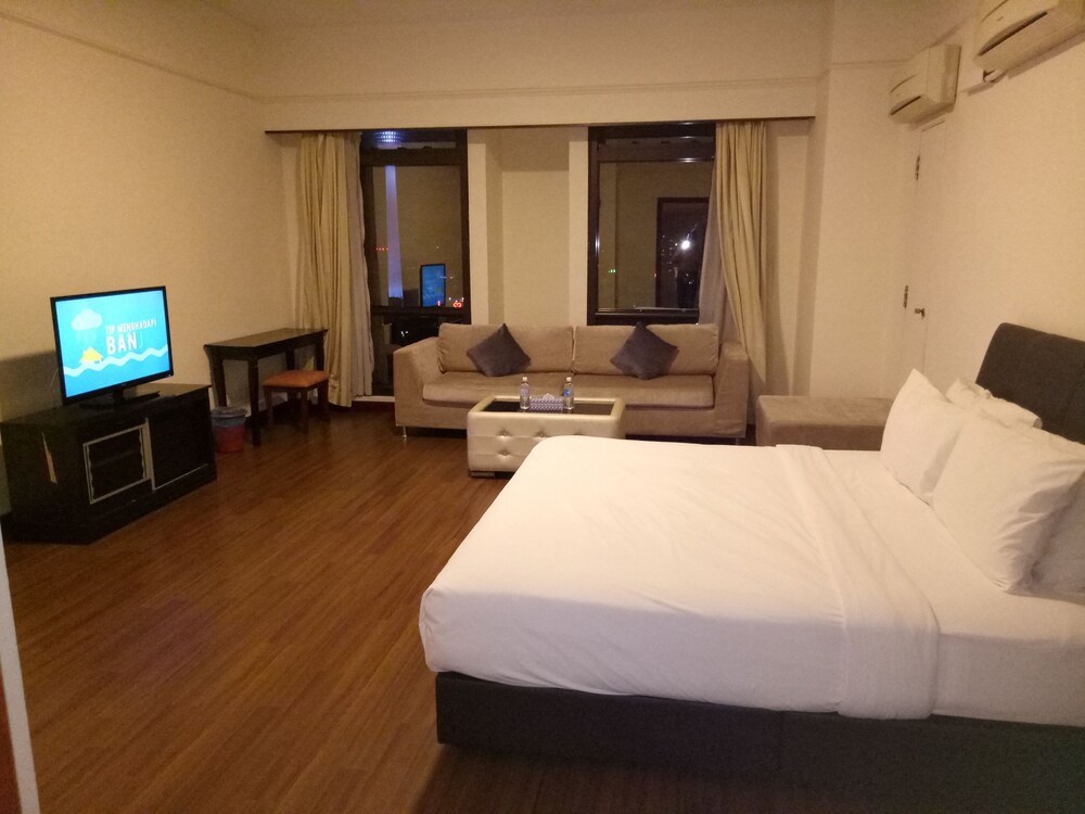Honeymoon Studio Suite, 1 King Bed, City View - Guestroom