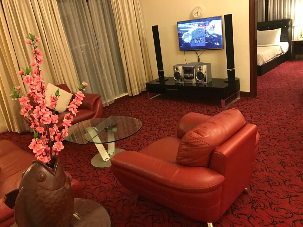 Deluxe Apartment, 2 Bedrooms - Living Room