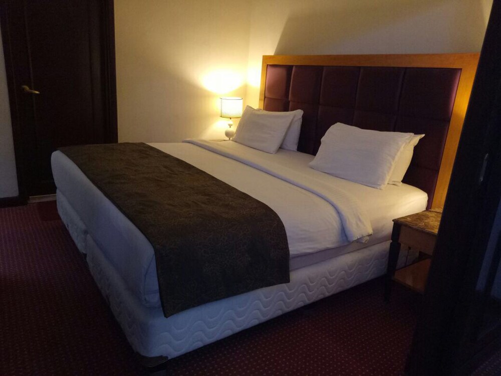 Premier Superior Suite - Guestroom