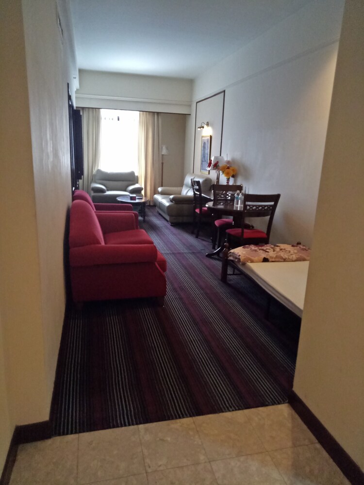 Premier Deluxe Suite - Living Room