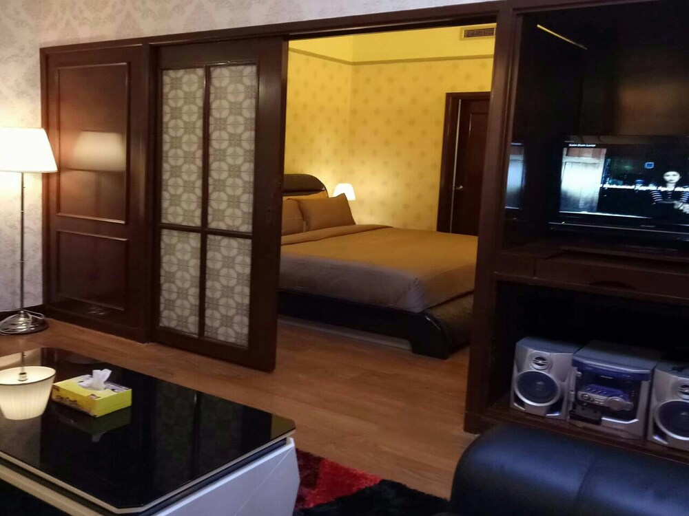 Premier Superior Suite - Guestroom