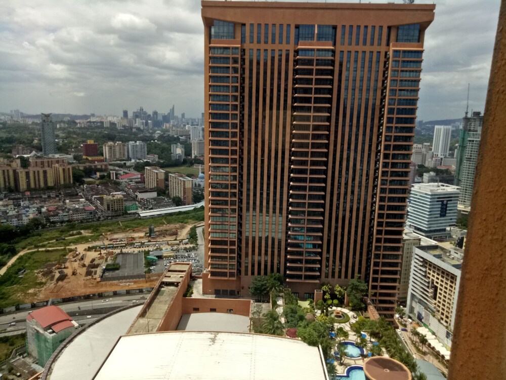 Premier Deluxe Suite - Guestroom View