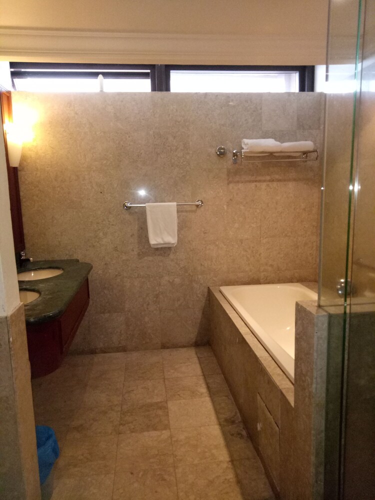 Deluxe Apartment, 2 Bedrooms - Bathroom