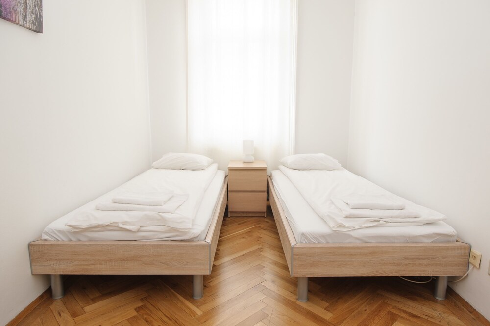 Apartment, 2 Bedrooms (+30€ Cleaning Fee) - Living Area