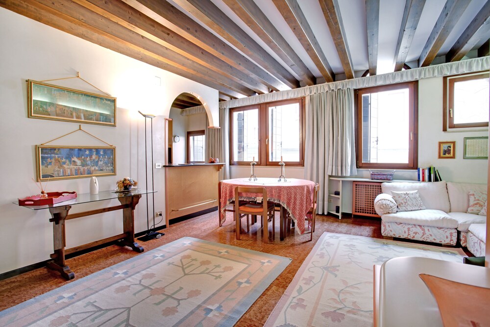 Apartment, 2 Bedrooms (ADDRESS: Calle Larga XXII Marzo) - Living Area
