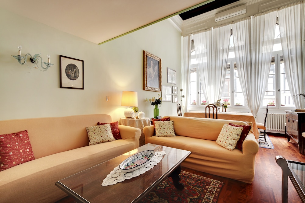 Apartment (ADDRESS: Calle del Dose 6109) - Featured Image