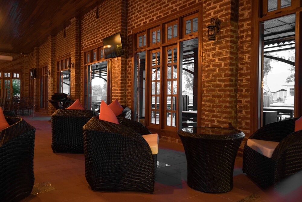 Hotel Lounge