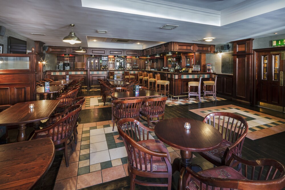 Hotel Bar
