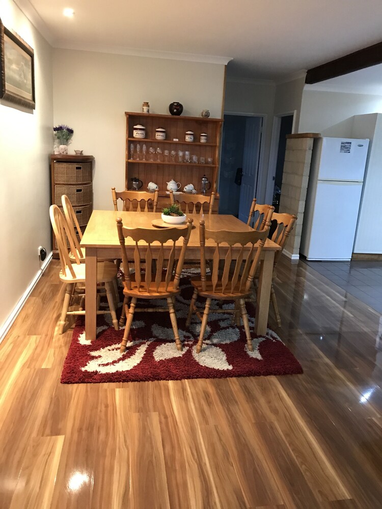 Cottage (Vine) - In-Room Dining