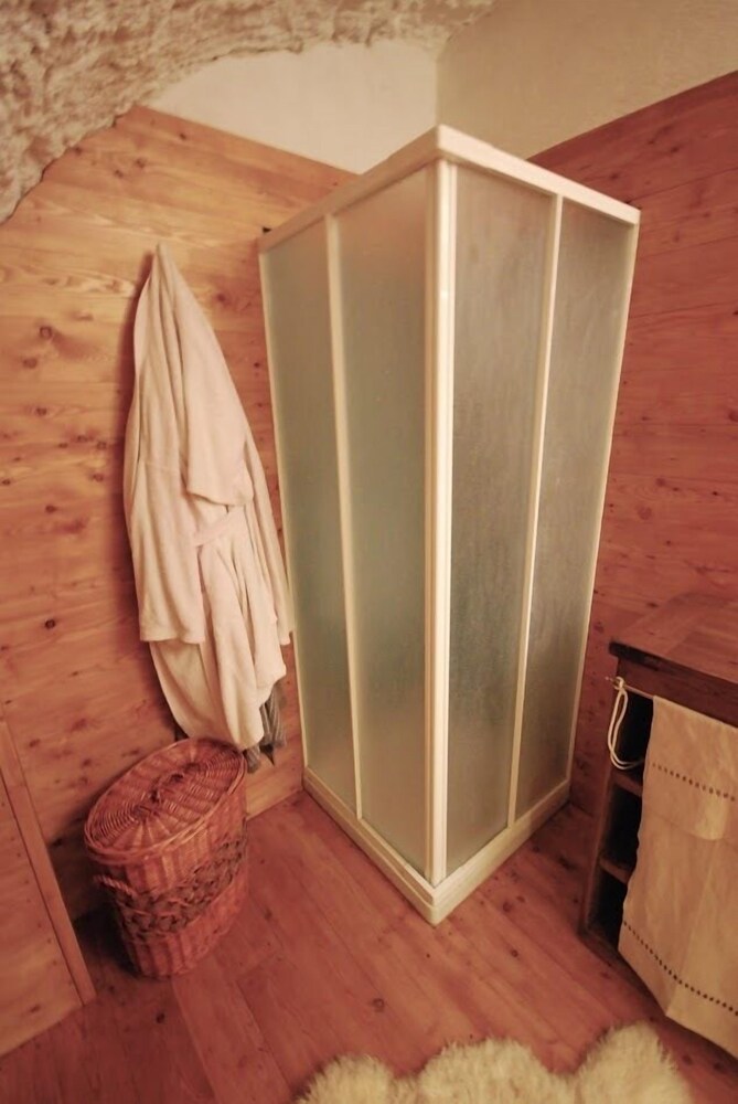 Douche de la salle de bain (Appartement, 2 chambres)
