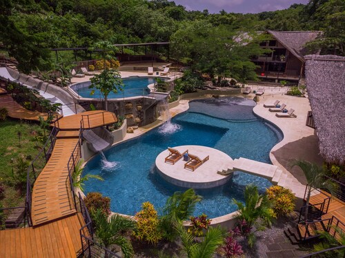 TreeCasa Resort