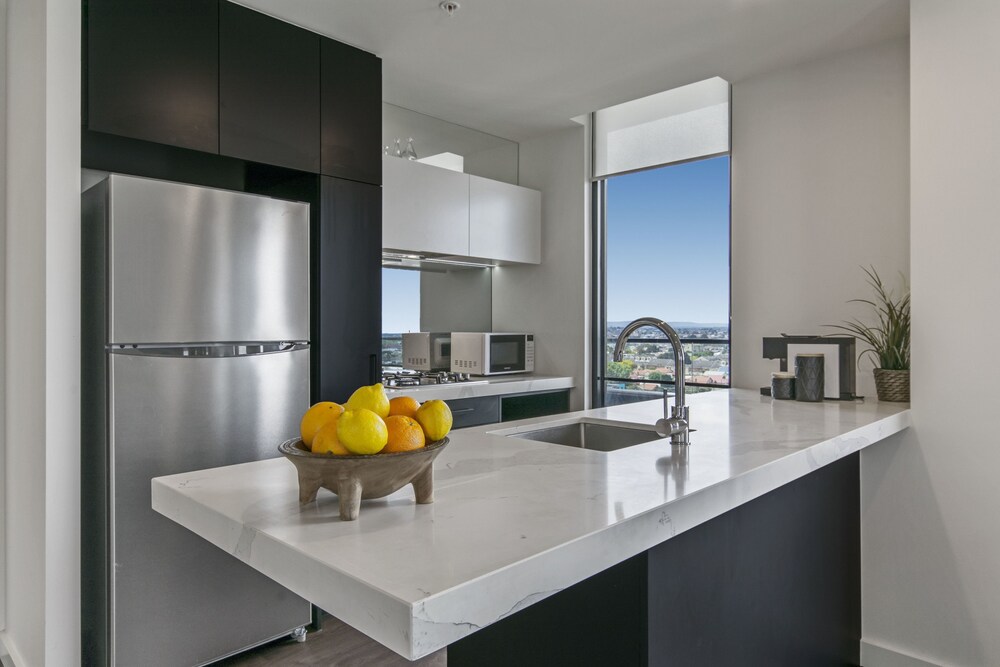 Deluxe Two Bedroom Apartments - Guestroom