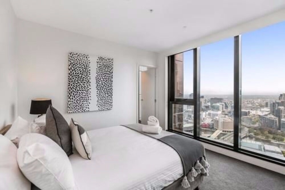 Executive Two Bedroom Two Bathroom Apartment - Guestroom