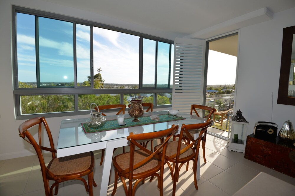 402 - 1 Bedroom Apartment - In-Room Dining