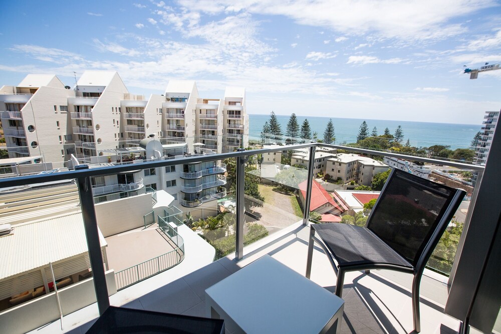 805 - 2 Bedroom Apartment with Ocean View - Balcony