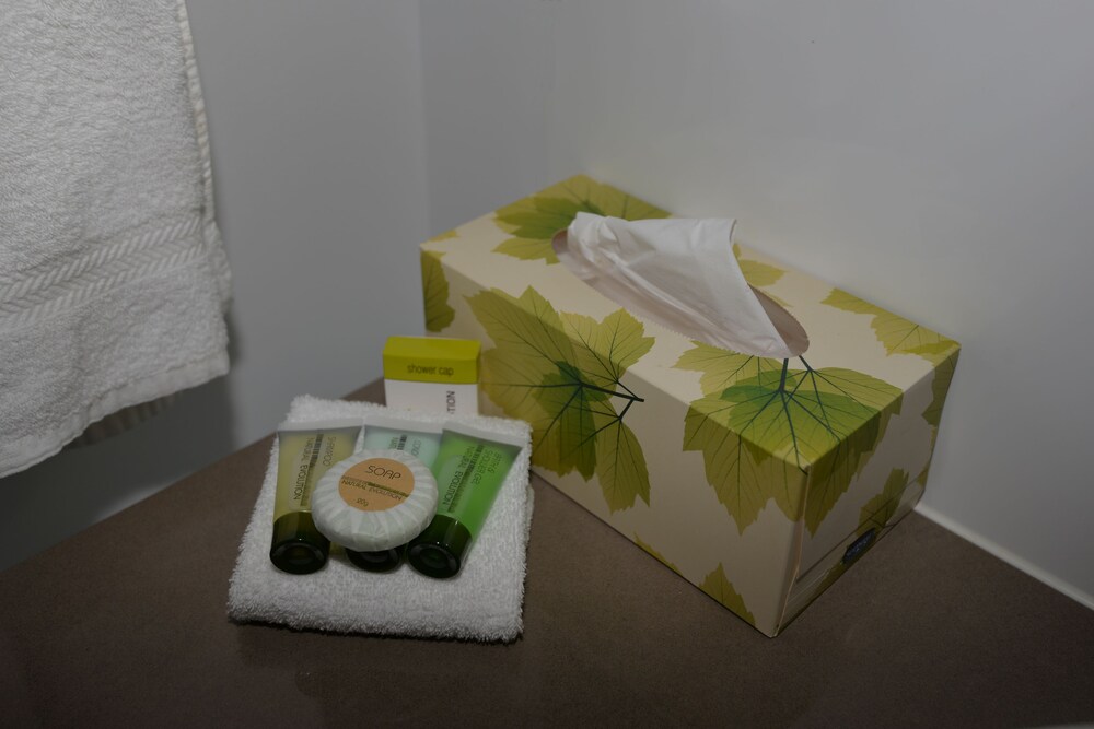 402 - 1 Bedroom Apartment - Bathroom