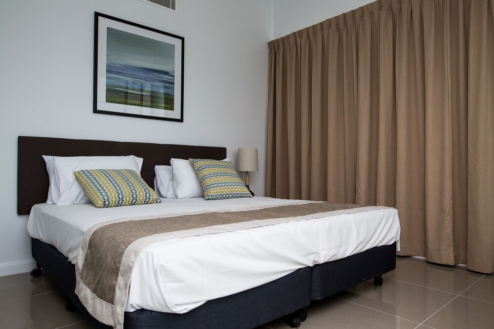 805 - 2 Bedroom Apartment with Ocean View - Guestroom